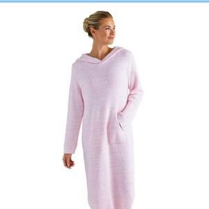 NWT Softies Marshmallow Hooded Lounger